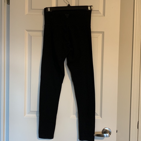 Aritzia TNA leggings - Picture 3 of 5
